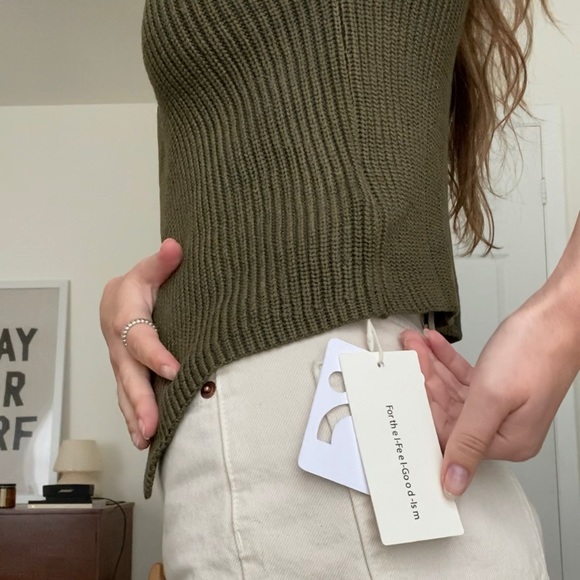 NWT Commense hook and eye knit vest - Picture 2 of 4